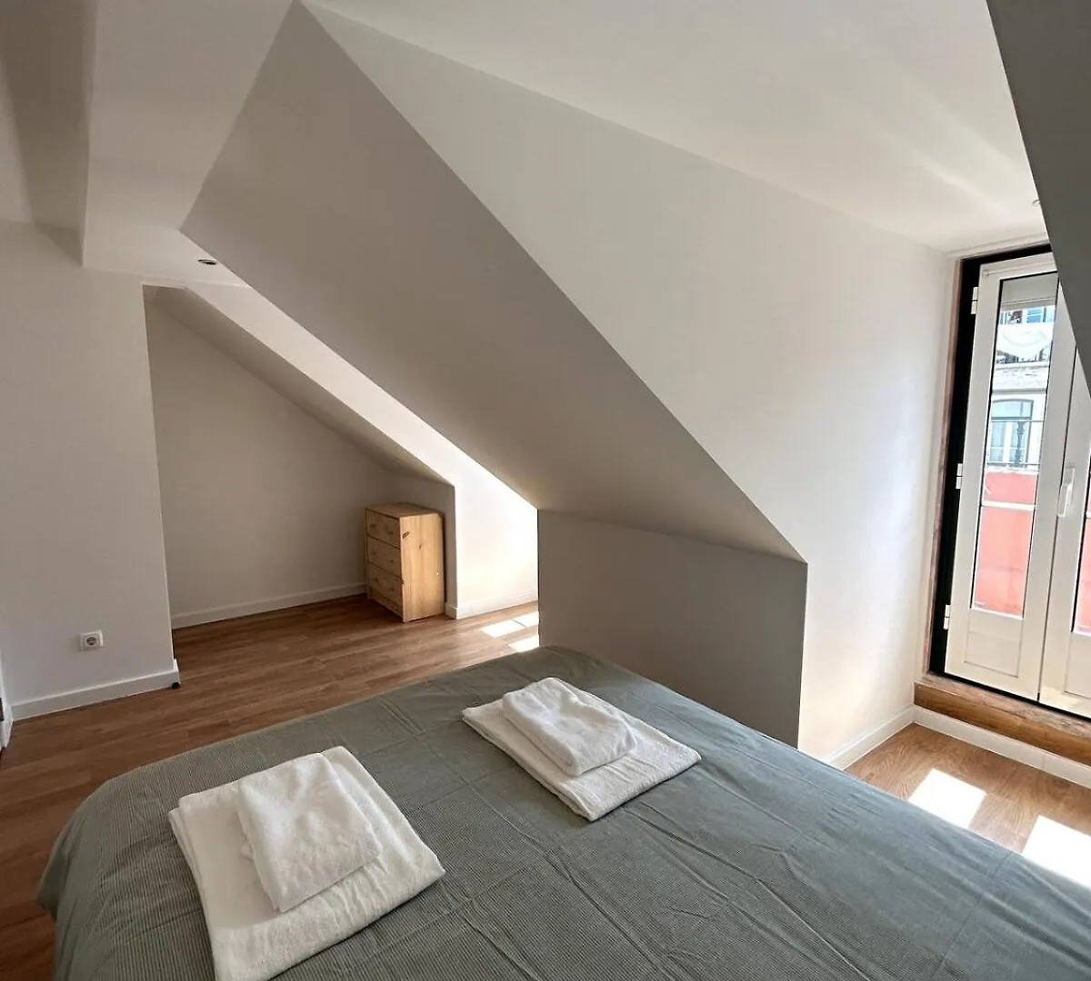 The Marigold Flower Of Lisbon Apartment